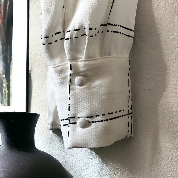 H&M LONG SLEEVE PLAID TOP SIZE 6 - Picture 4 of 5